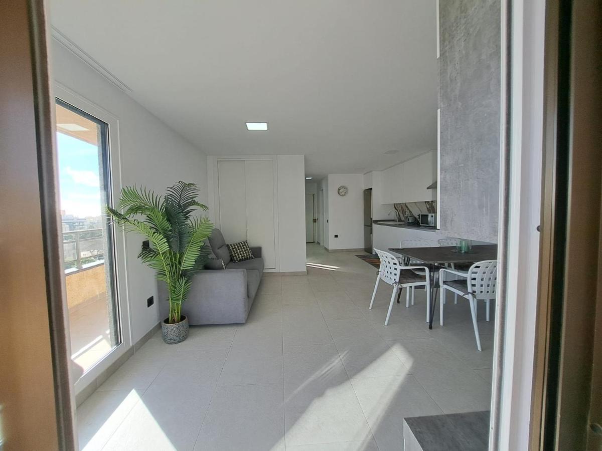 Newly Reformed 2 Bedroom Apartment In The Center Of Los Cristianos Los Cristianos (Tenerife) Exterior foto